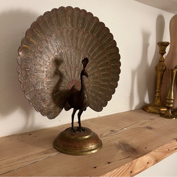 Early 20th Century Anglo-Indian Polychrome Etched Brass Peacock Figurine - Picture 2 of 8